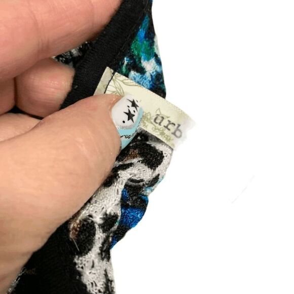 Urban Mix Junior's size 2X Black white animal Print floral short sleeve blouse - Picture 9 of 14